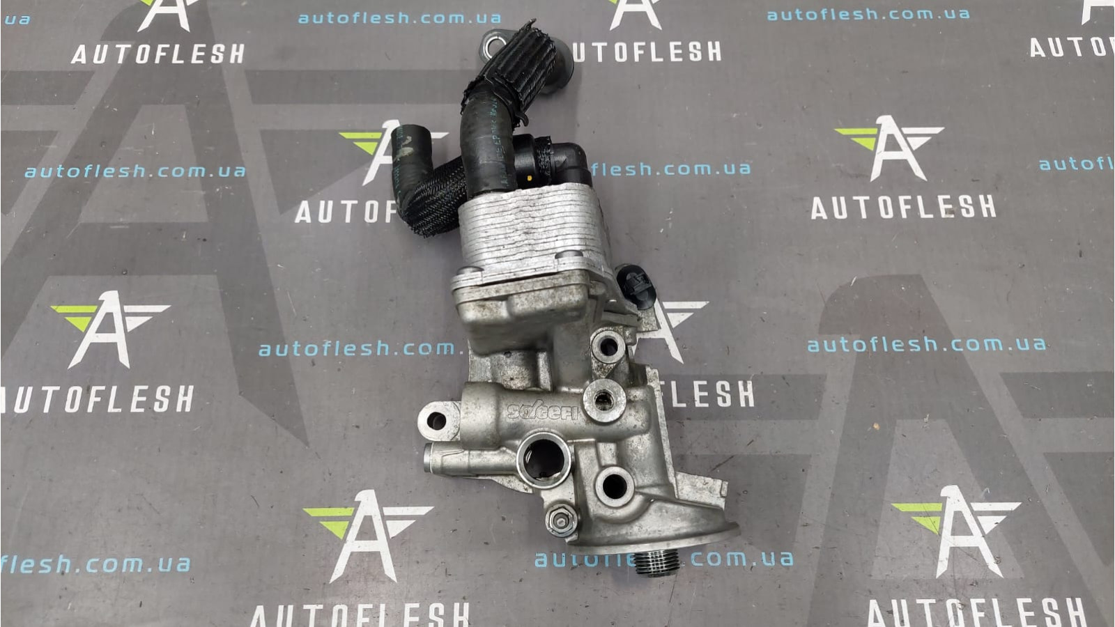 Радиатор масла/ корпус масляного фильтра 9807594380, 2.0 BlueHDi Citroen/ DS/ Ford/ Opel/ Peugeot/ Toyota бу